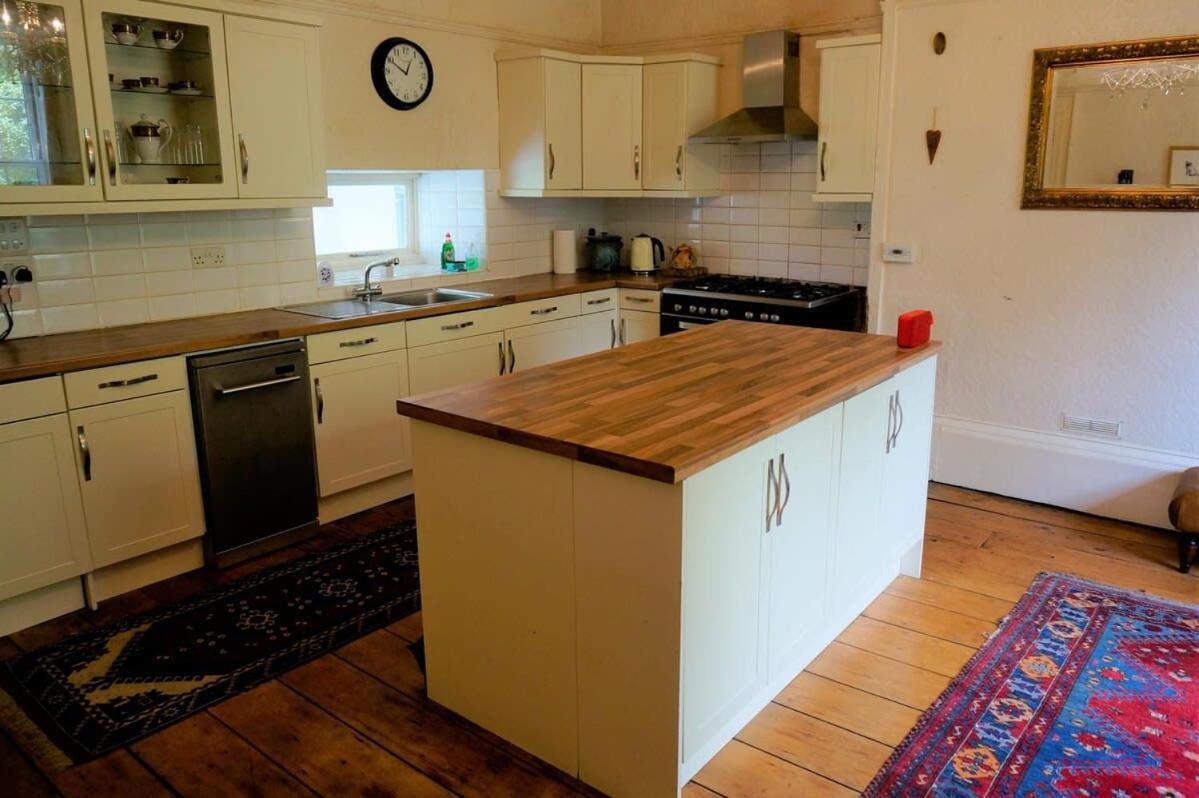 Spacious Town House With Swimming Pool Plymouth Exteriör bild