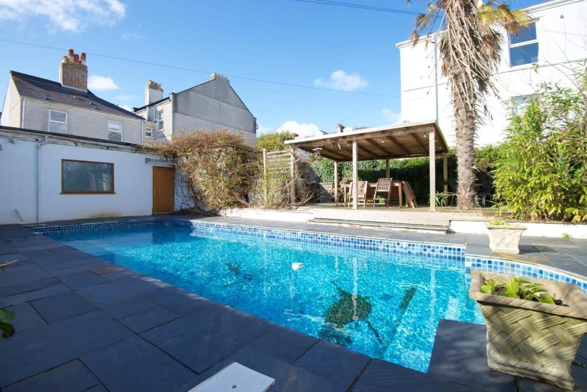 Spacious Town House With Swimming Pool Plymouth Exteriör bild