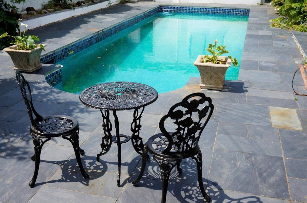 Spacious Town House With Swimming Pool Plymouth Exteriör bild